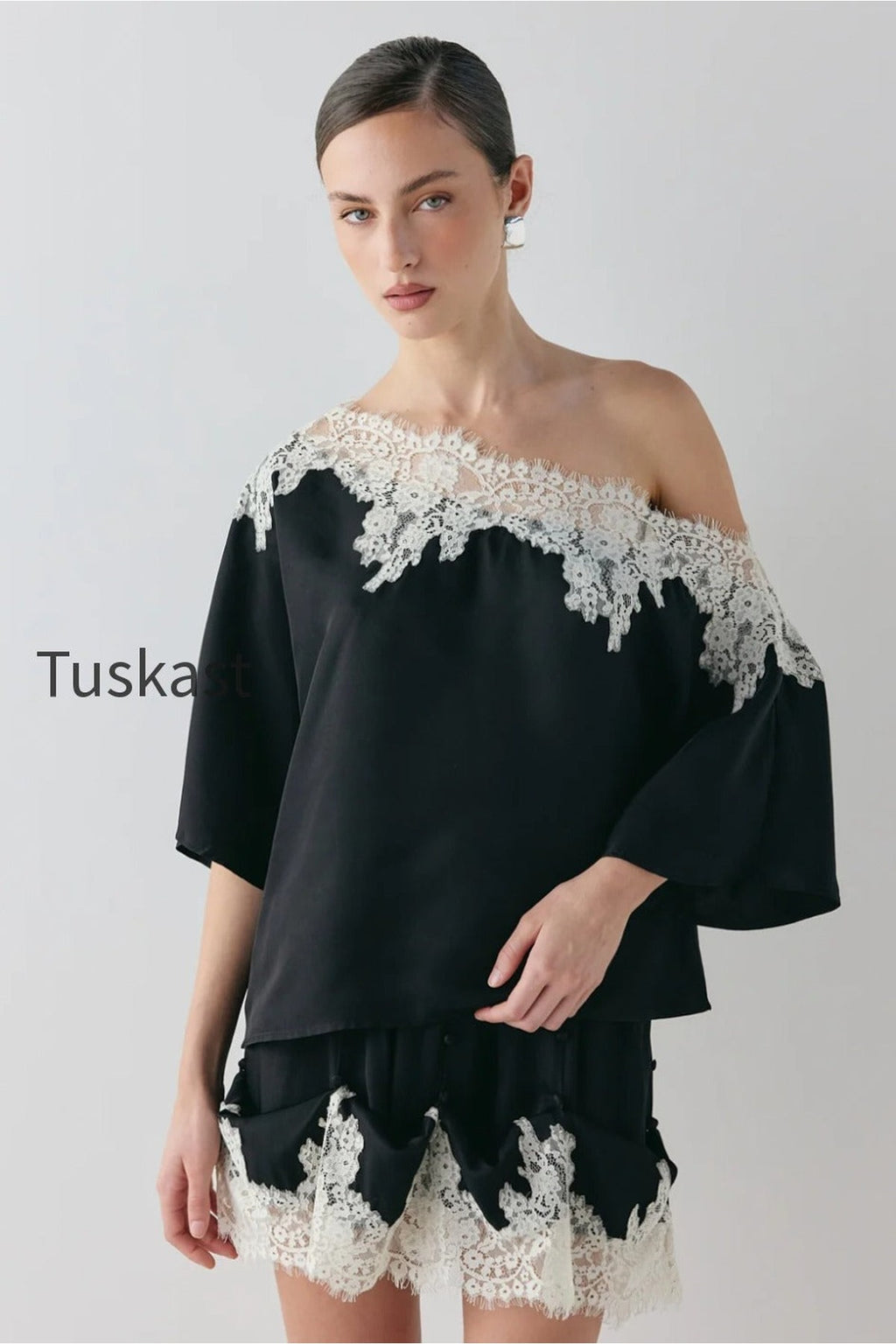Thea Lace Skirt Black